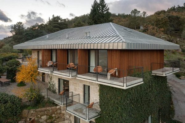 The Vagar – Country House / Filipe Pina + David Bilo