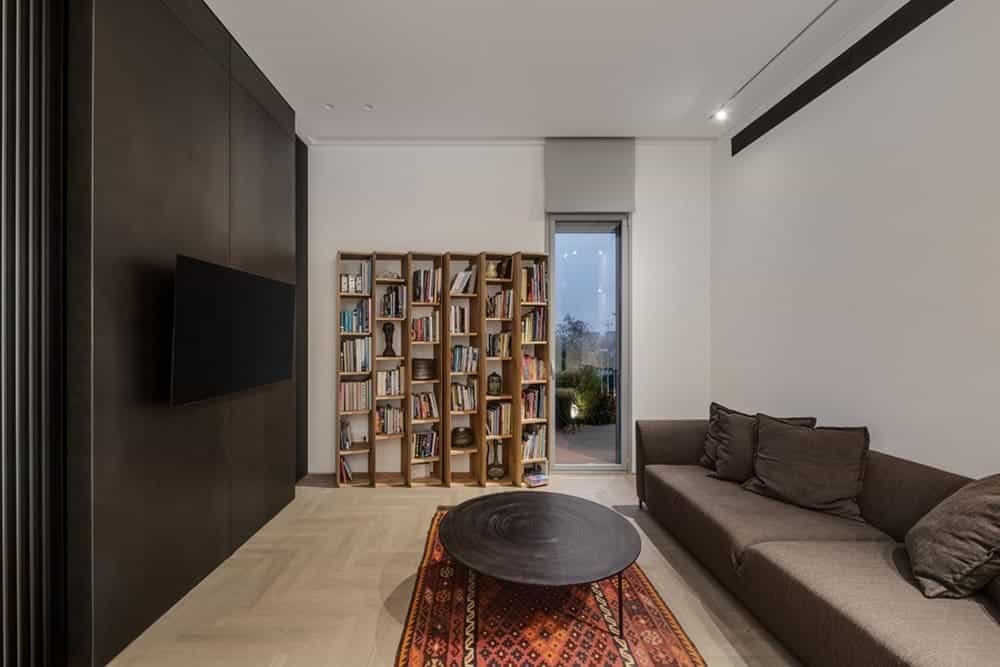 Glil Yam Rooftop Apartment / Architect Yaron Eldad