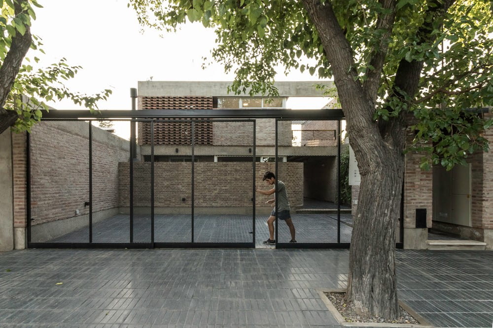 Martinez Houses / Primer Piso Arquitectos