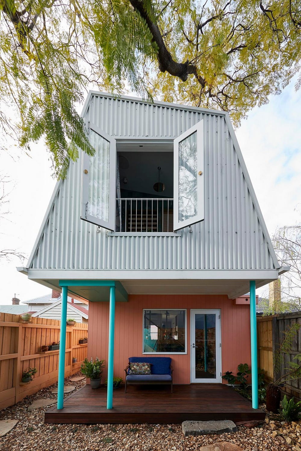 Little Pinky House / OOF! architecture