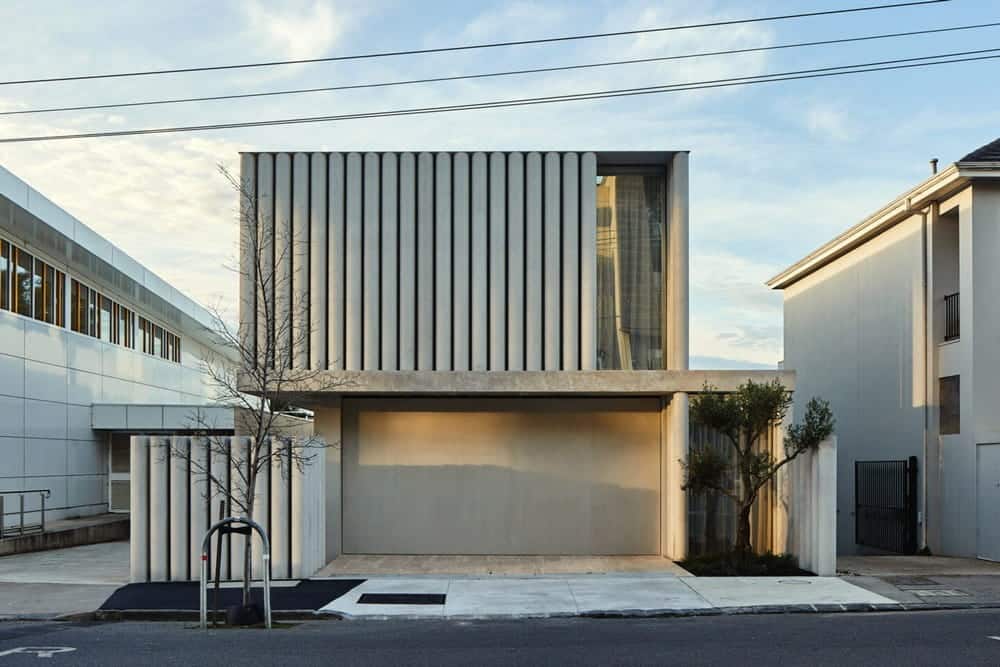 Concrete Curtain House / FGR Architects