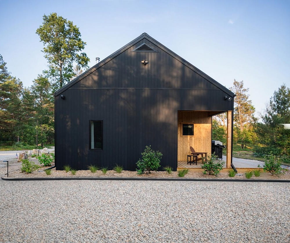 The Uncommon Ranch : A Sustainable Farm Dwelling built in 7 days!