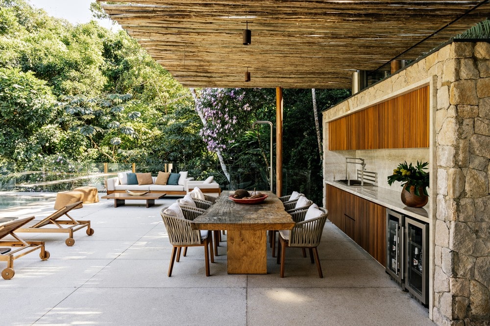 outdoor kitchen