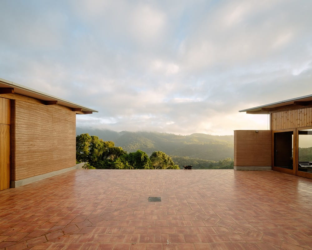 Patio Guapuruvu House / Estudio Piloti Arquitetura