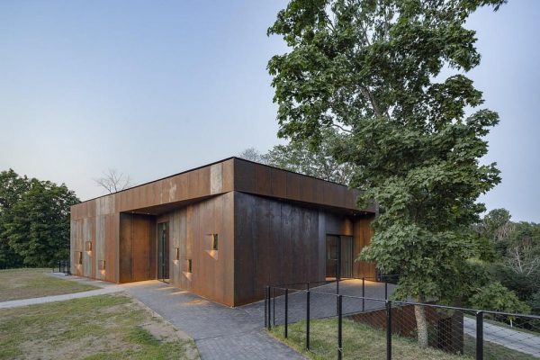 Pilgrims' House / Studio ARGUS