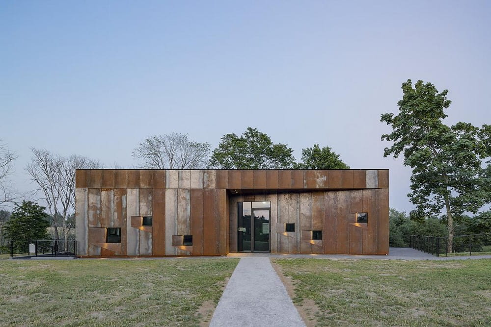 Pilgrims' House / Studio ARGUS