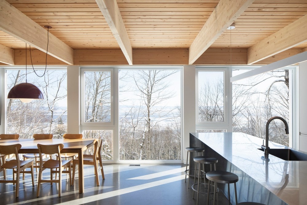 dining area, kitchen