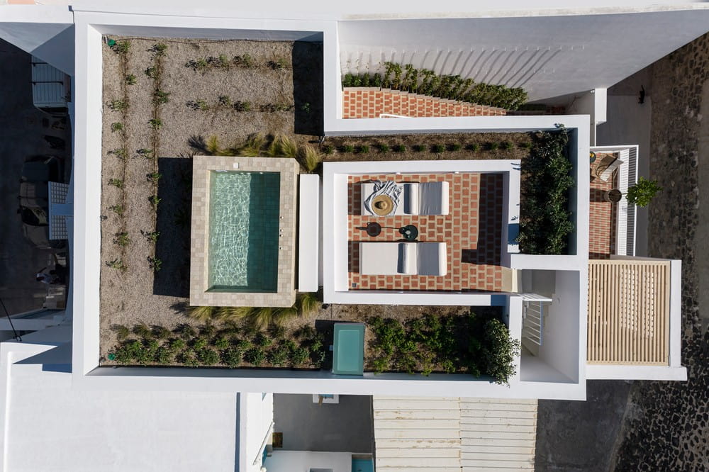 Ethos Vegan Hotel in Fira / Kapsimalis Architects