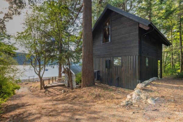 Guemes Island Bunkhouse / SHED Architecture & Design