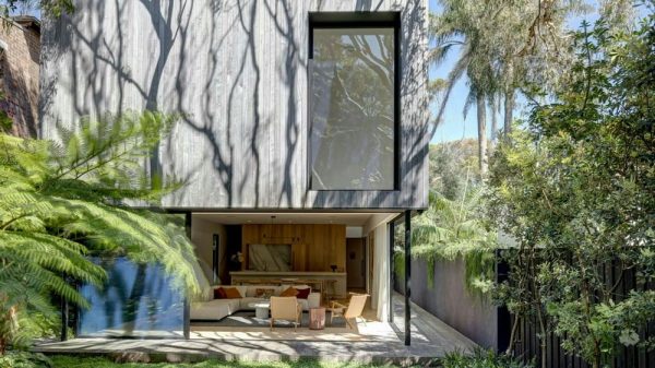 Quarry Box House / MCK Architects