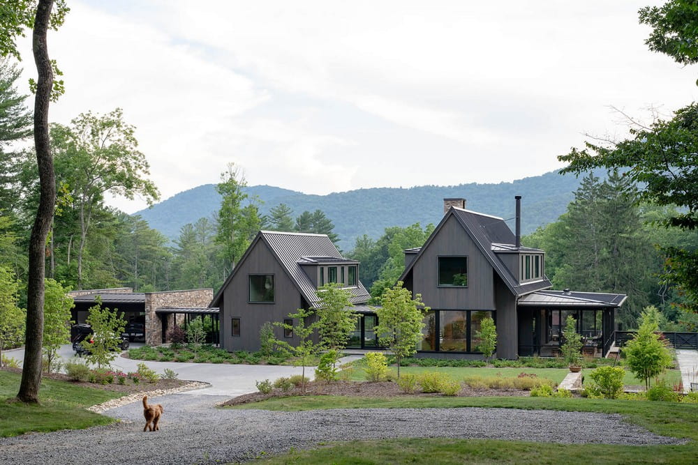 Jones Cove Farmhouse / Altura Architects