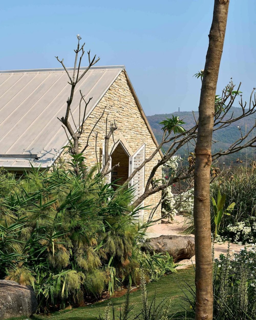 The Ray Villa - Plantation Retreat in Alibag