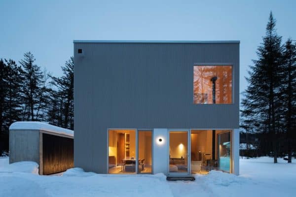 Rustic Grade Chalet / Maurice Martel Architecte