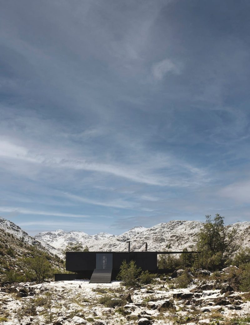 Mountain Retreat Home / Gonzalo Iturriaga Arquitectos