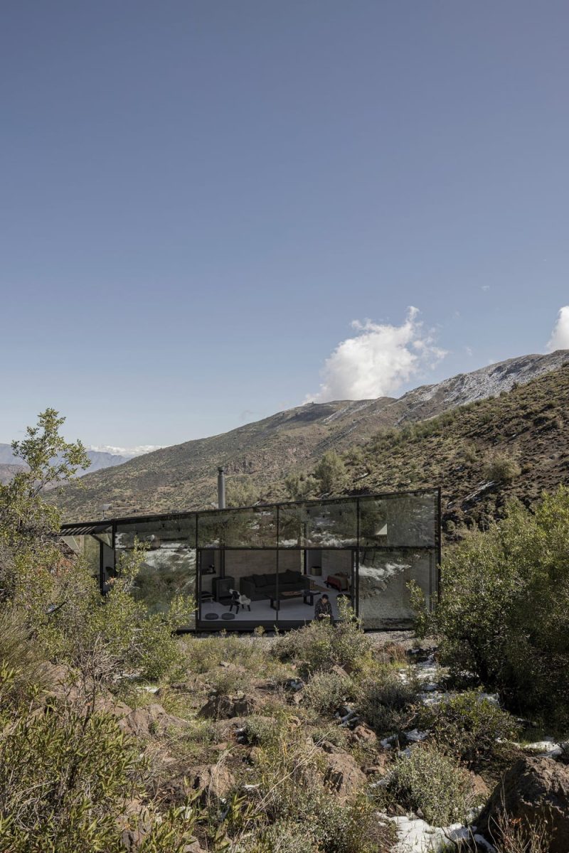 Mountain Retreat Home / Gonzalo Iturriaga Arquitectos