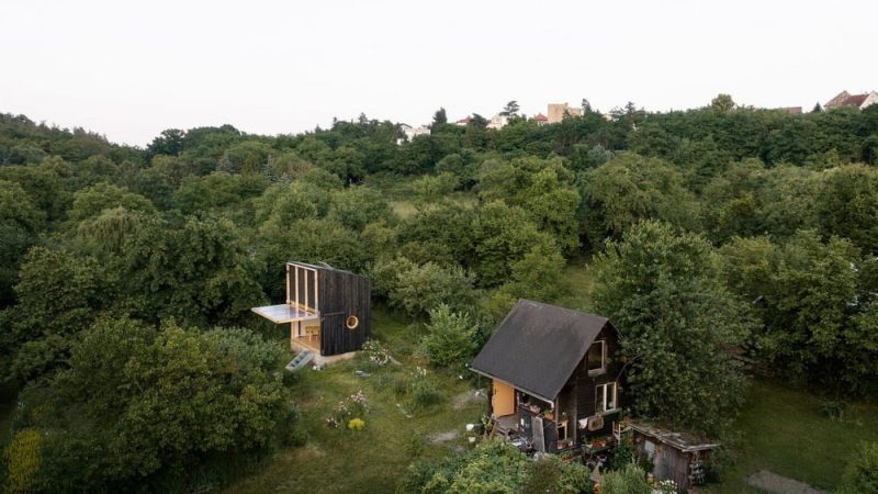 garden loggia, Wooden Garden Pavilion / BYRÓ architekti