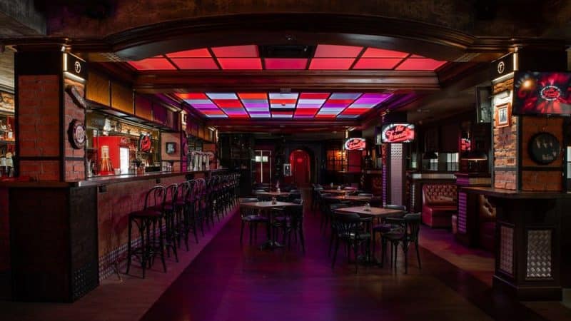 The Friendly’s Pub / Kvadrat Architects