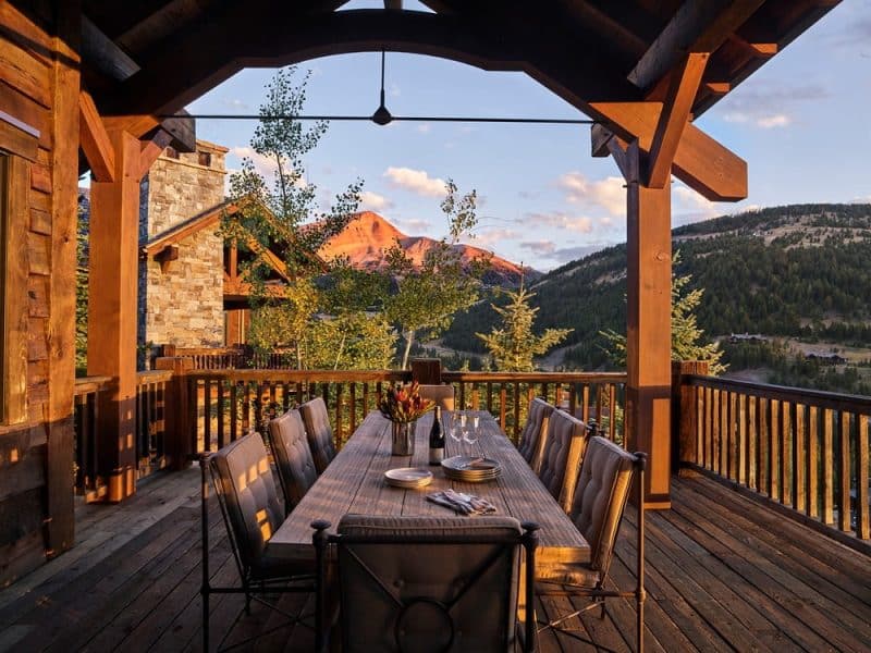 outdoor dining room