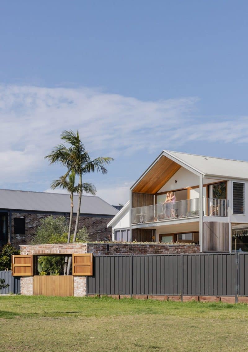 Tighes Hill Recycled House by Vanessa Wegner Architect