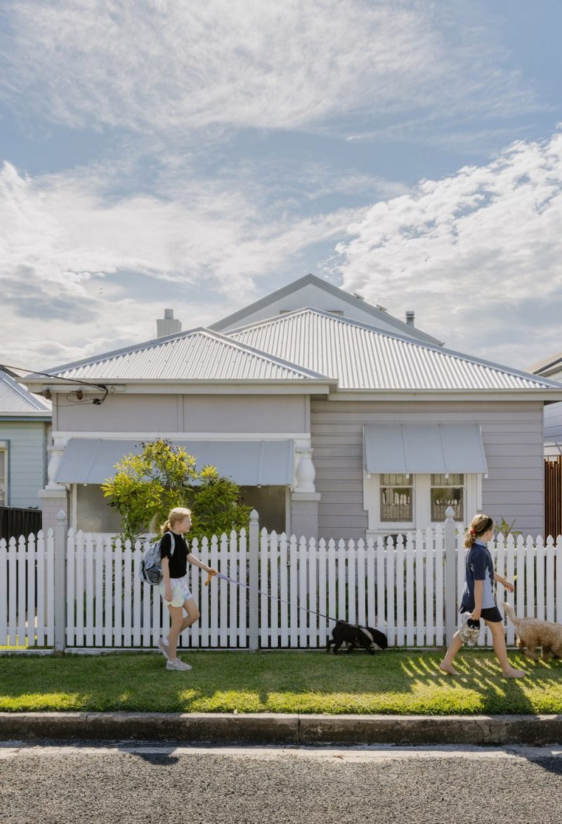 Tighes Hill Recycled House by Vanessa Wegner Architect