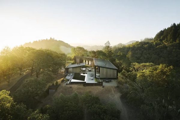 Fire Country Lookout / Studio VARA