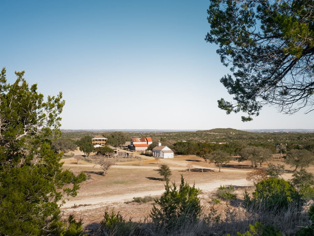 Luck Ranch Opry House and Saloon / Cushing Terrell