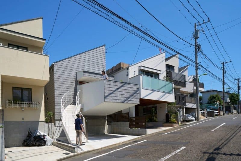 Drawer Balcony House / Naf Architect & Design