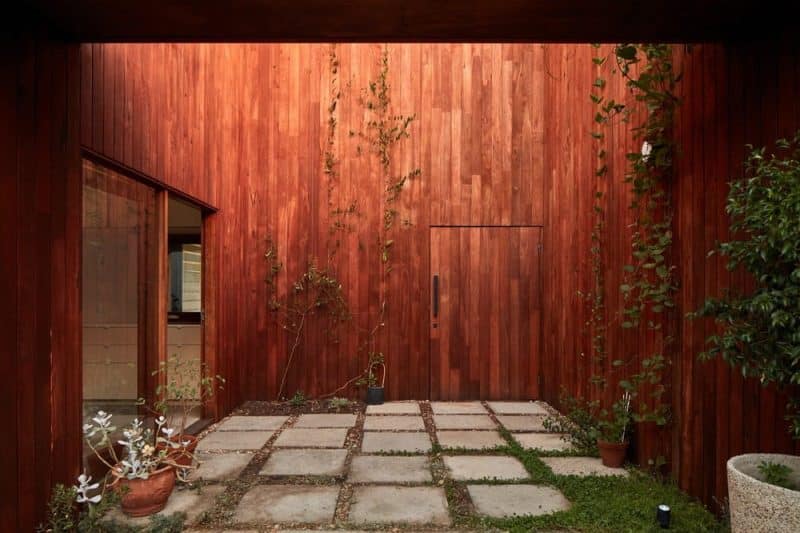 Shadow House / Grotto Studio