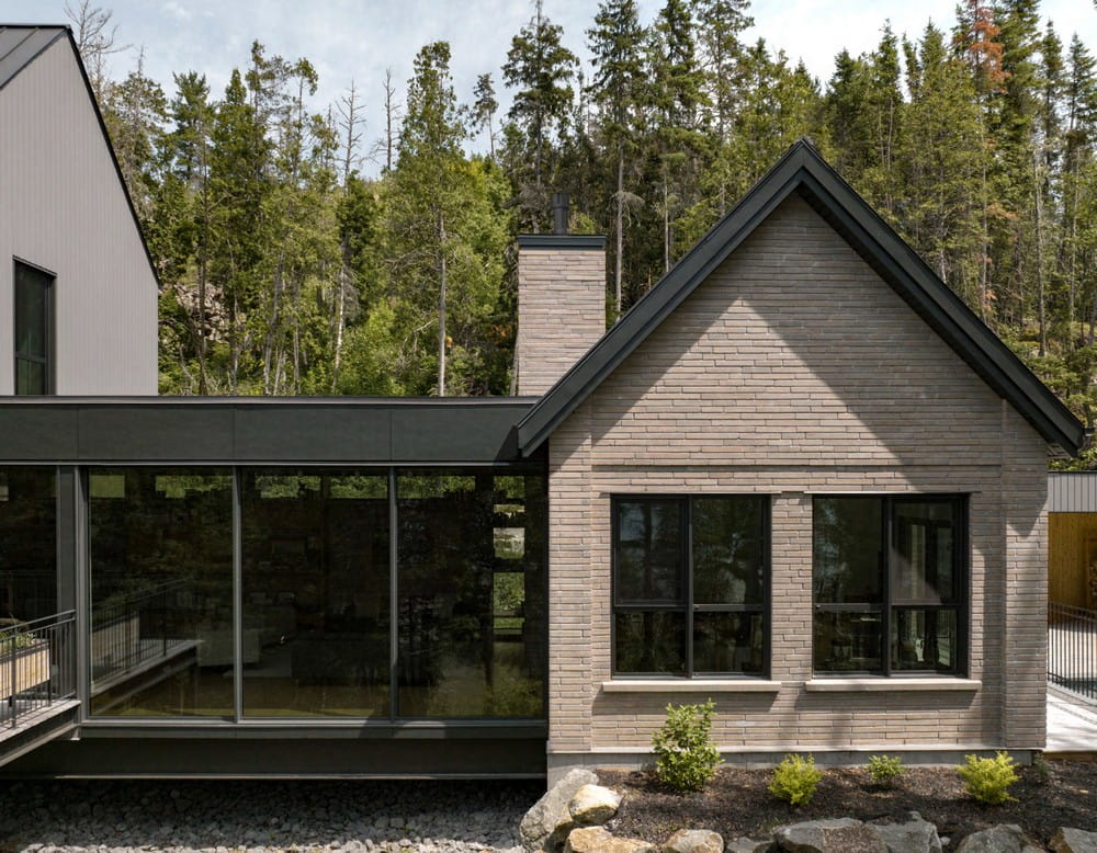 Sur Le Ruisseau / Matiere Premiere Architecture