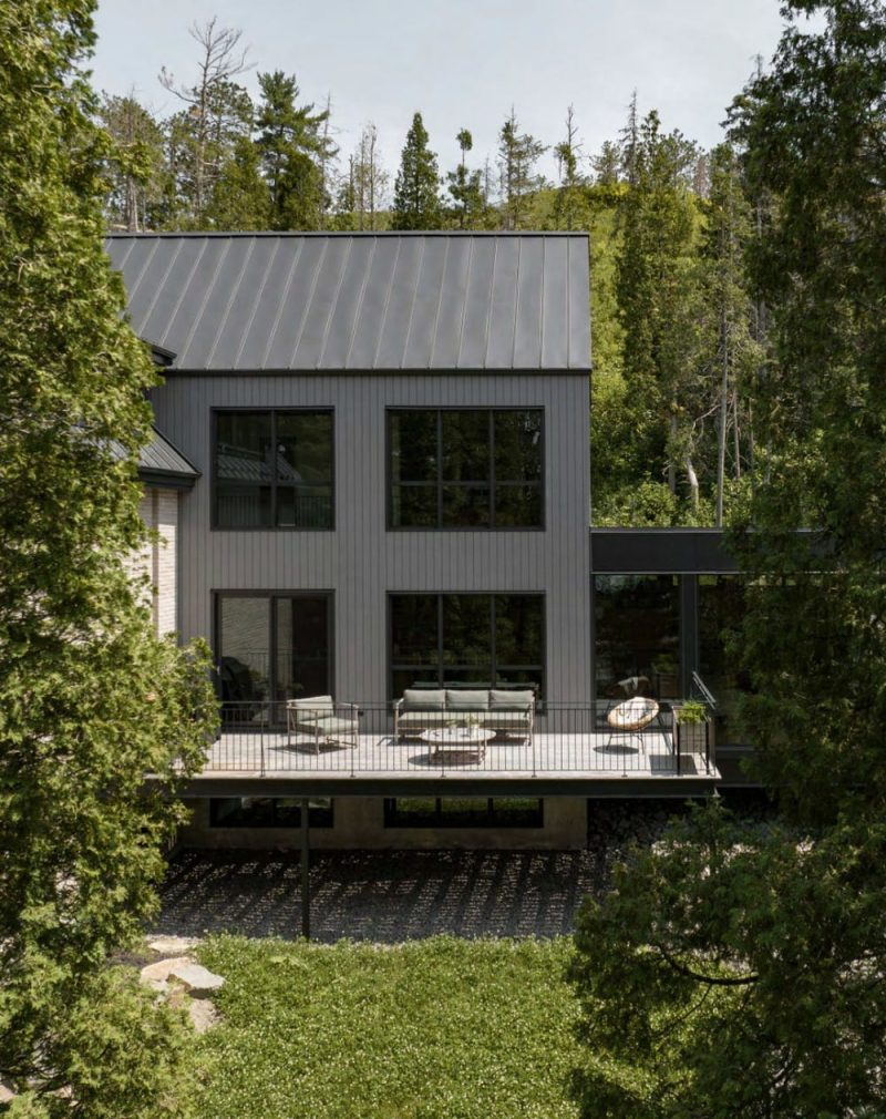 Sur Le Ruisseau / Matiere Premiere Architecture