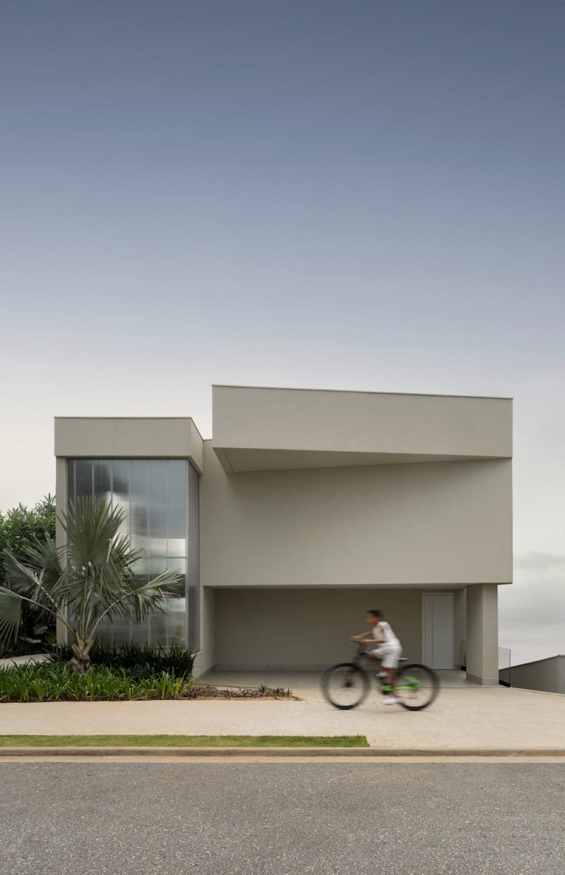 Vespasiano House, Brazil / Architect Lucas Lage