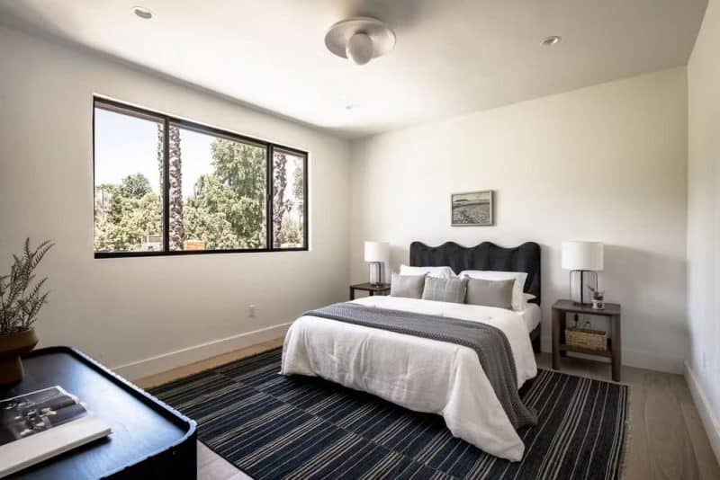 bedroom, Compound in Woodland Hills