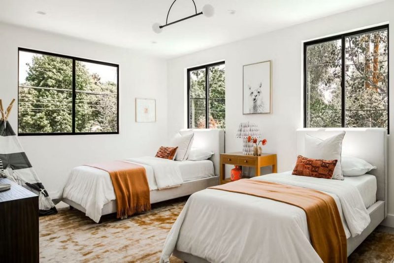 bedroom, Compound in Woodland Hills