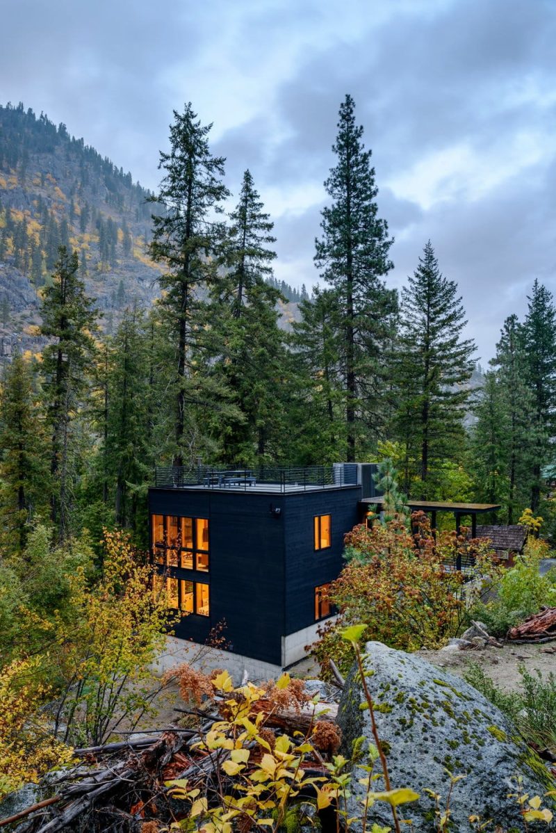 Icicle House / Syndicate Smith