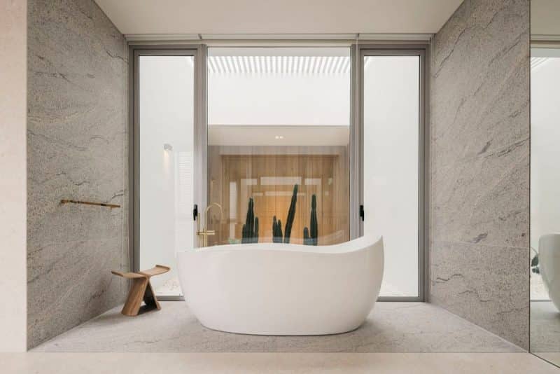 bathroom, Nature-Focused Residence