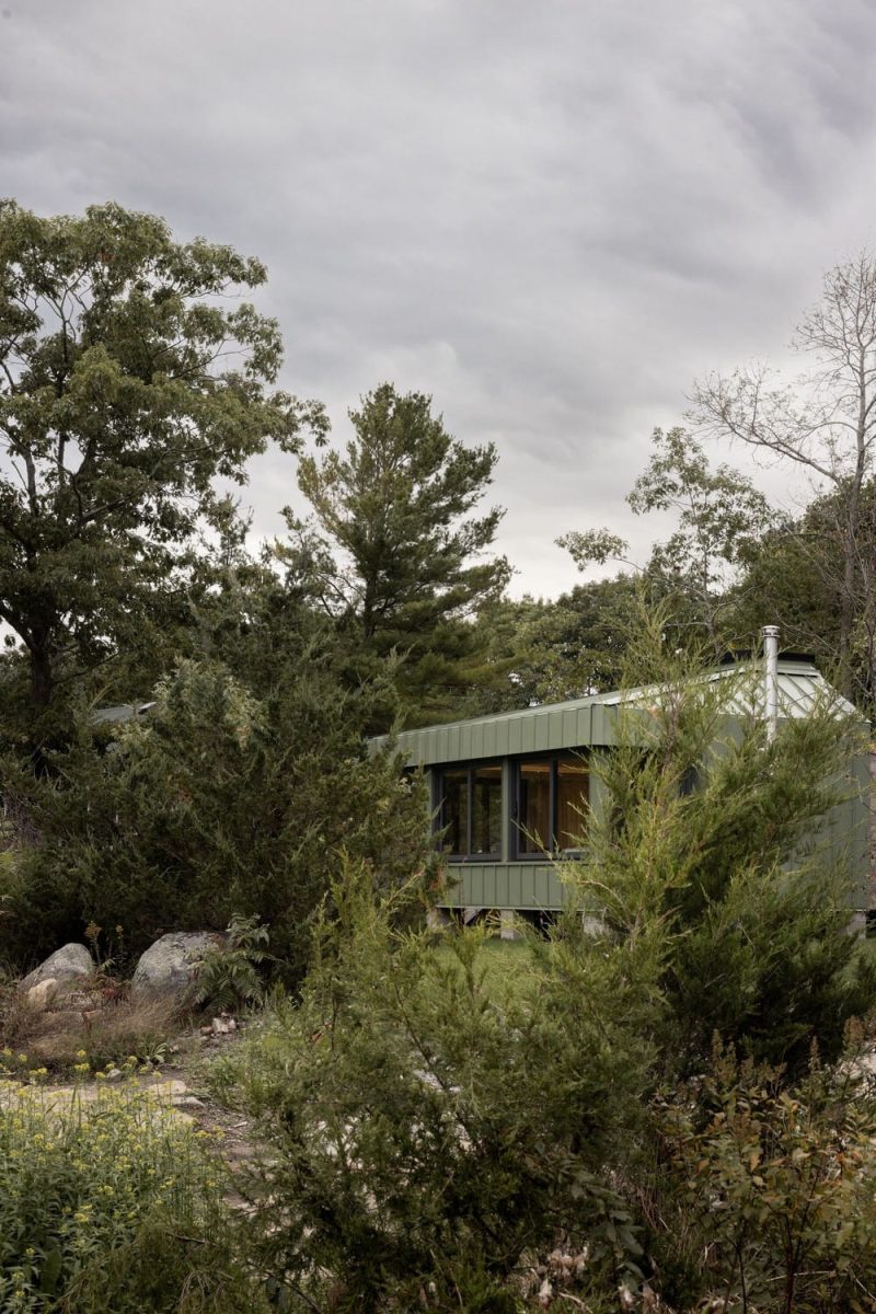 Green Cabin / Daymark Design Incorporated