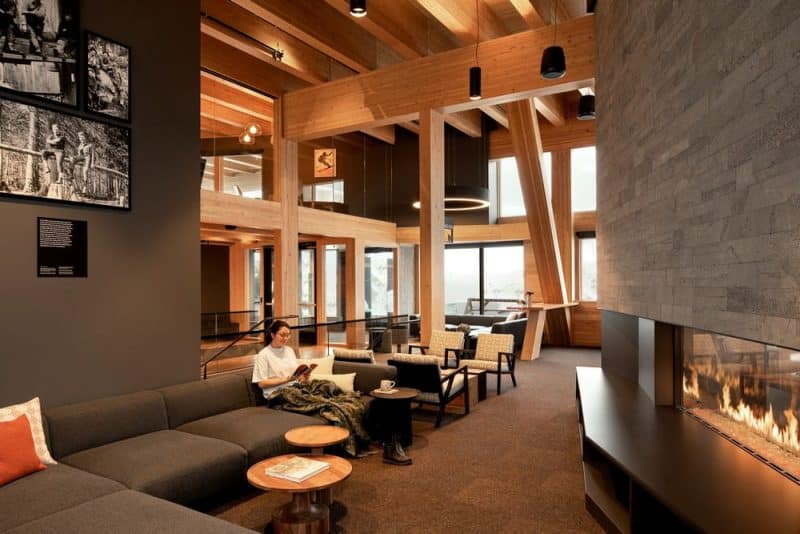 Humbird at Schweitzer Mountain Resort / Skylab Architecture