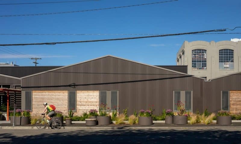 Ballard Food Bank / Graham Baba Architects