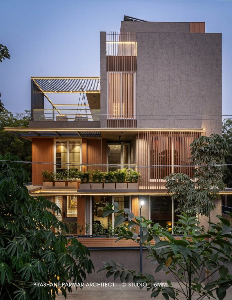 The House of Frames / Prashant Parmar Architect