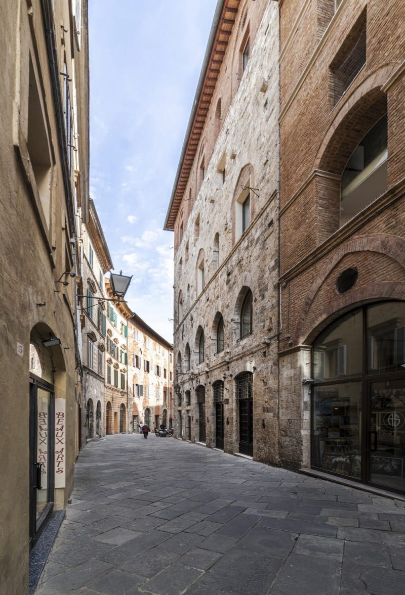 Medieval Tower Apartment / CMTarchitetti