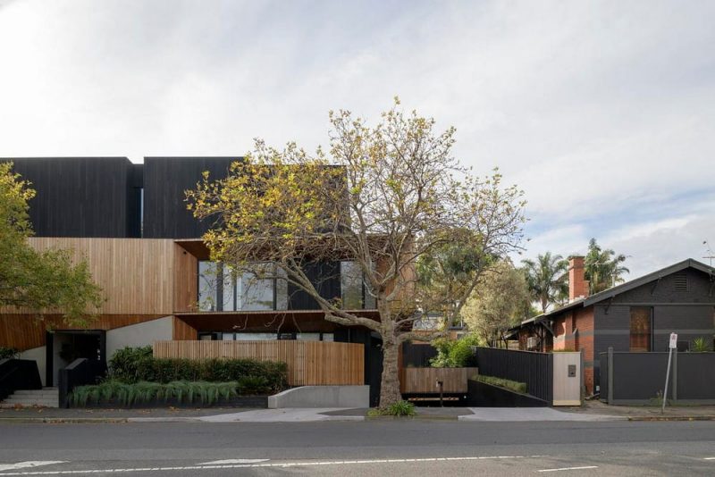 Aurburn Road Apartments / Aych Architects