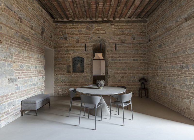 Medieval Tower Apartment / CMTarchitetti