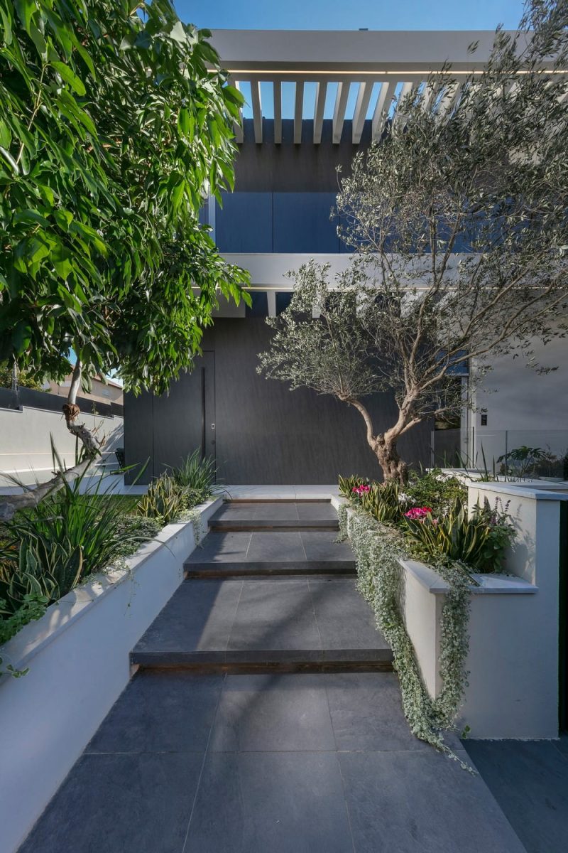 A Three-Story Villa in Ra'anana / Liad Yosef