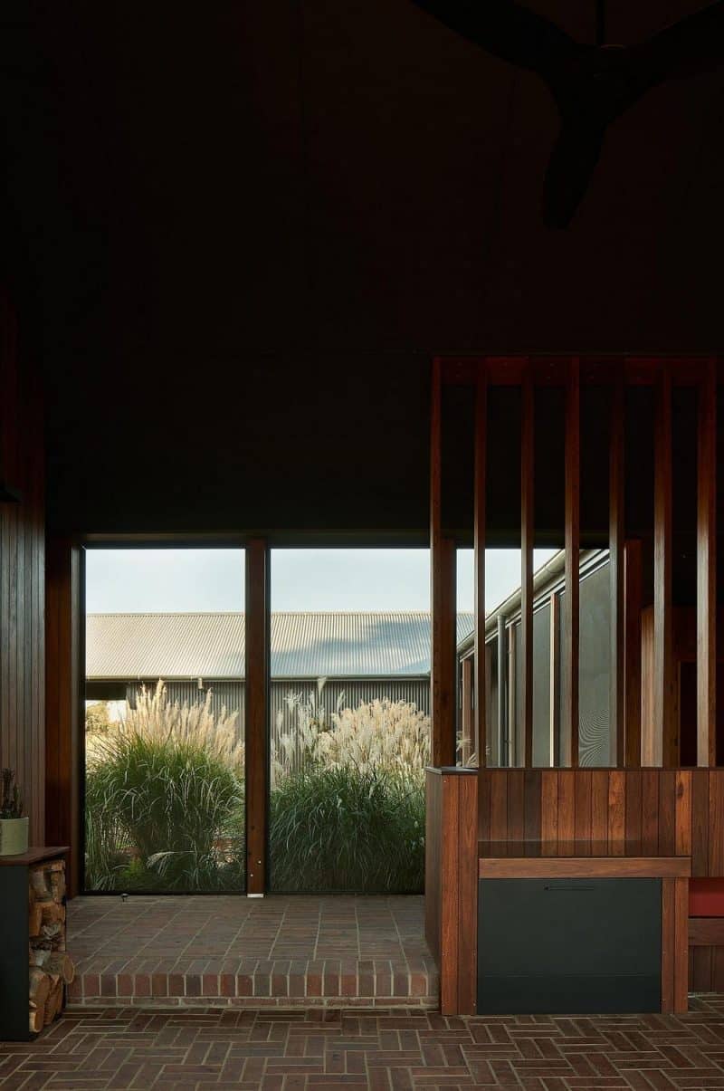 House in the Dry / MRTN Architects