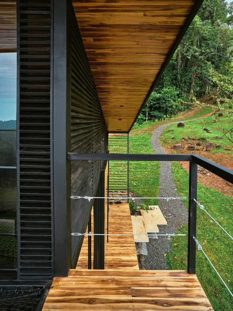 Modular Black House - Casa Negra by A-01