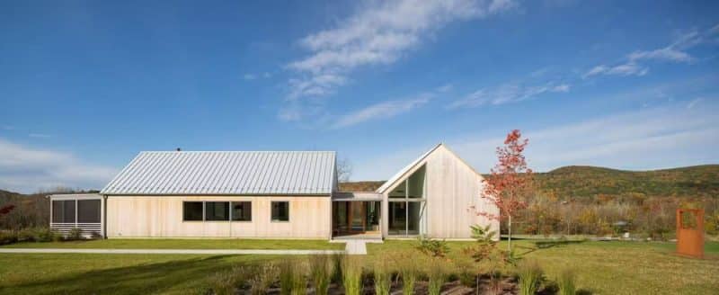 The Meadows House / Multitude Studio