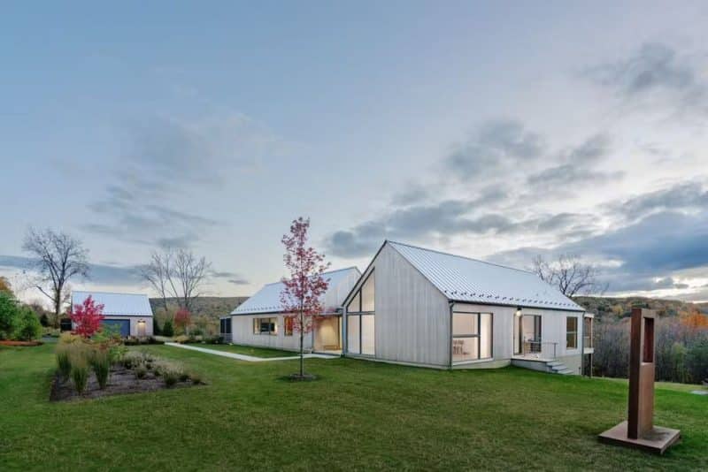 The Meadows House / Multitude Studio