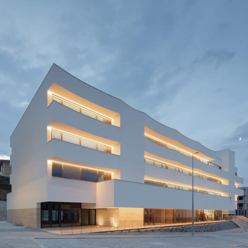 Aurora 10 Building / Tiago do Vale Architects