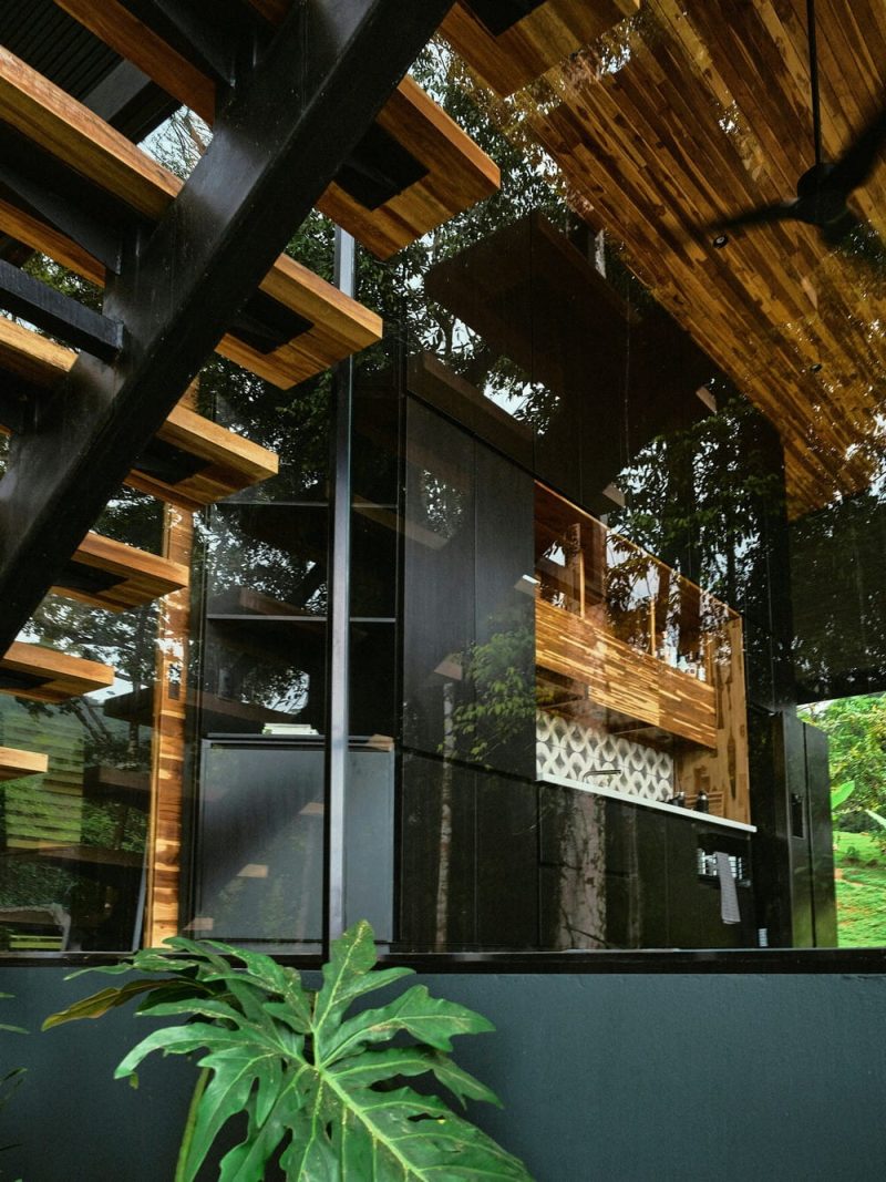 Modular Black House - Casa Negra by A-01