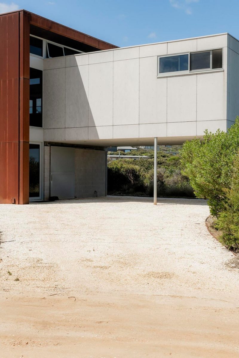 Moggs House / Lachlan Shepherd Architects